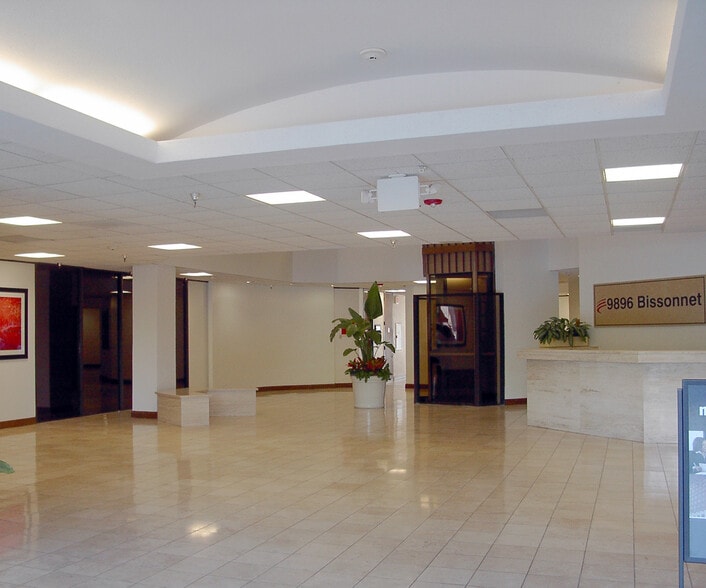 9896 Bissonnet St, Houston, TX à louer - Hall d’entrée – Image 3 sur 5