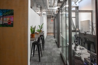 56 E Cordova St, Vancouver, BC à louer Photo intérieure– Image 1 sur 7