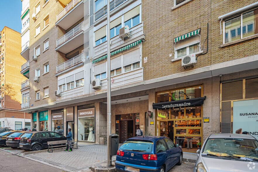 Immeuble residentiel dans Madrid, Madrid à vendre - Photo de l’immeuble – Image 2 sur 4