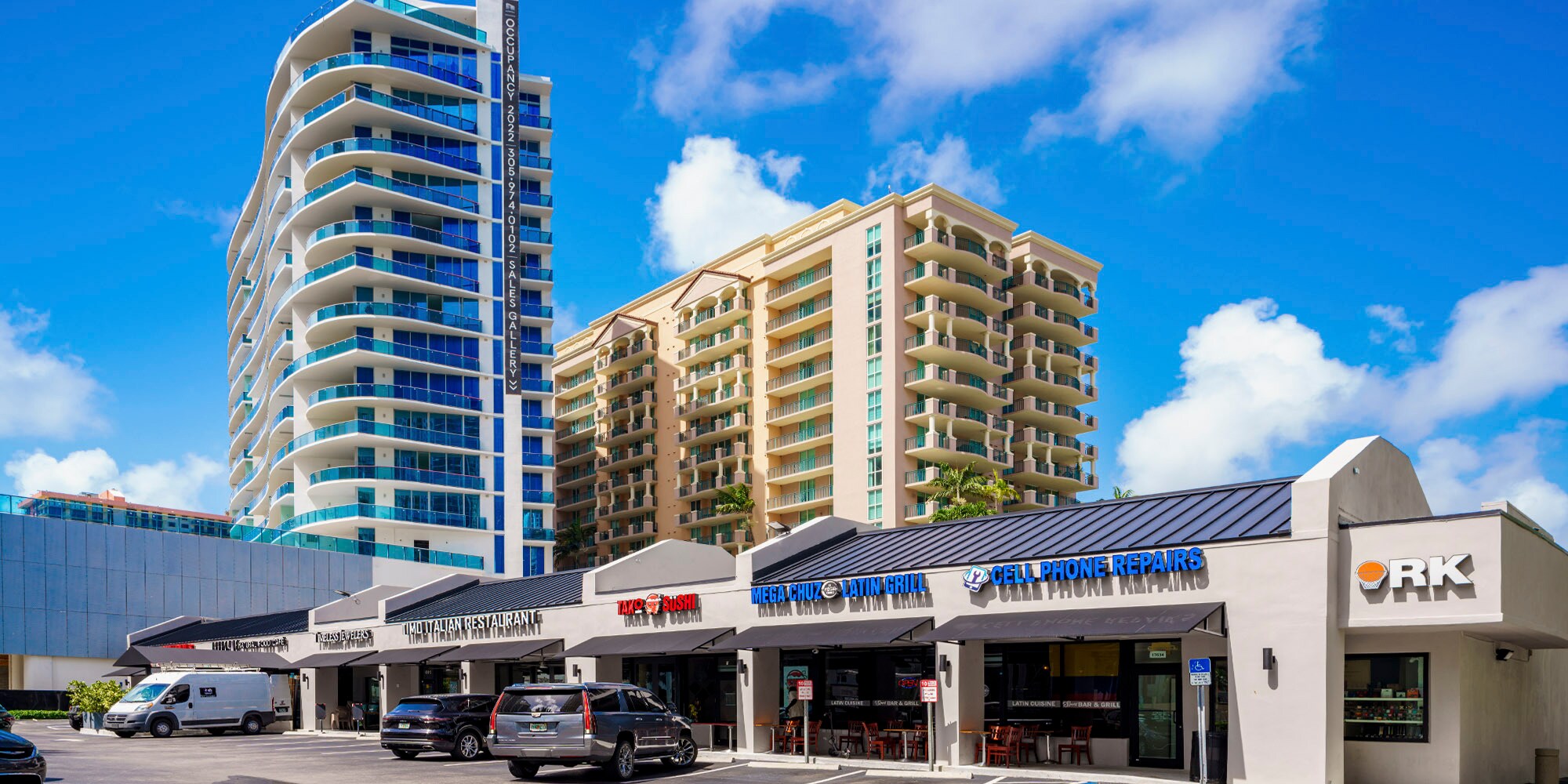 17600-17634 Collins Ave, Sunny Isles Beach, FL à louer Photo de l’immeuble– Image 1 sur 4