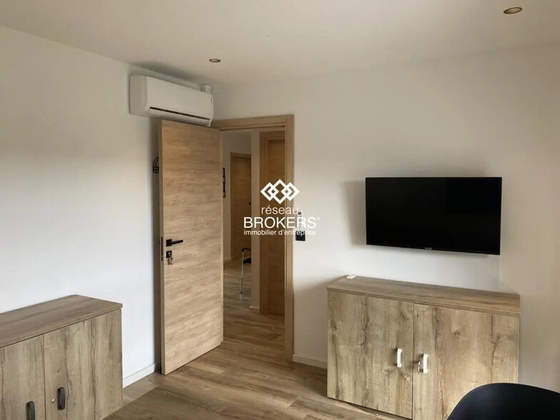 Bureau dans Montauroux à vendre - Photo de l’immeuble – Image 3 sur 7