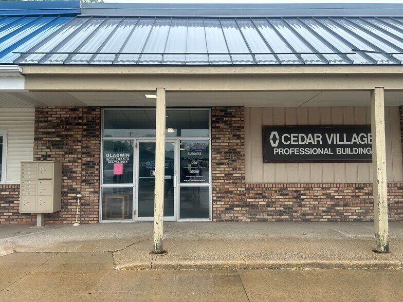 673 E Cedar Ave, Gladwin, MI à vendre - Photo principale – Image 1 sur 35
