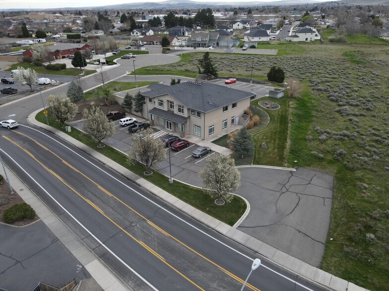 1123 N Grant Pl, Kennewick, WA à vendre - Photo de l’immeuble – Image 3 sur 18