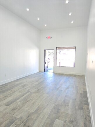 Plus de détails pour 4050 Montrose Ave, La Crescenta, CA - Local commercial à louer