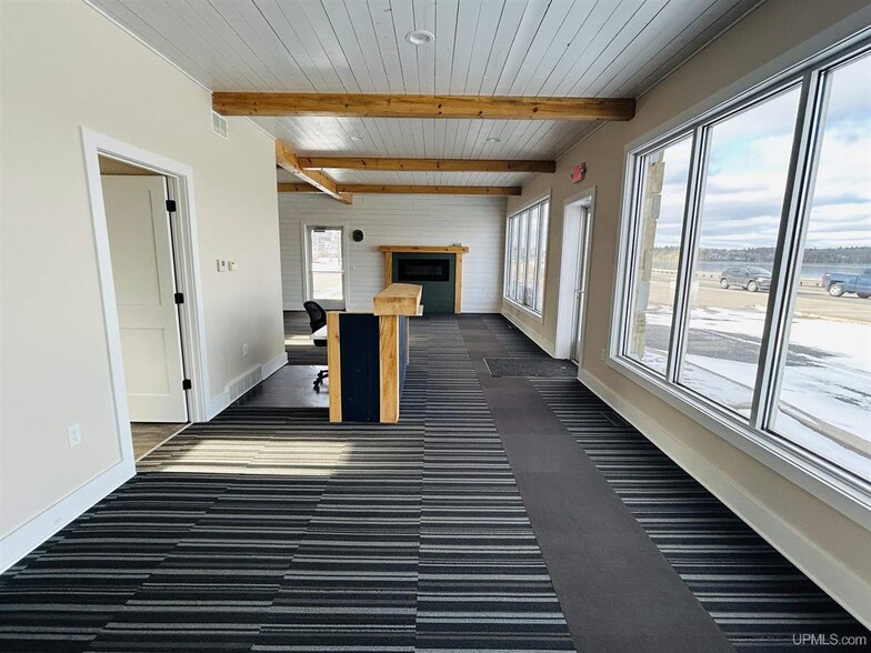 109 W US 41 Hwy, Negaunee, MI à louer - Photo intérieure – Image 3 sur 12