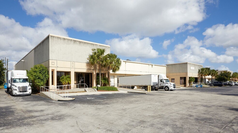2525 Davie Rd, Davie, FL à louer - Photo de l’immeuble – Image 1 sur 7