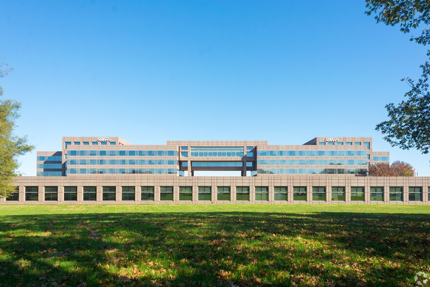907 Explorer Blvd NW, Huntsville, AL à vendre - Photo principale – Image 1 sur 21