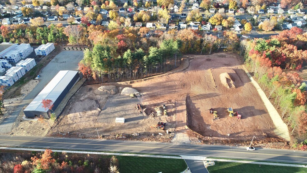 135 Business Drive park, Bristol, CT à louer - Photo de l’immeuble – Image 2 sur 4