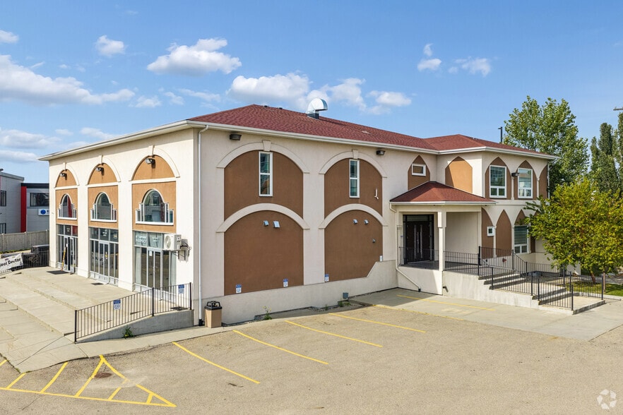 5408 53rd Ave NW, Edmonton, AB à louer - Photo principale – Image 2 sur 4