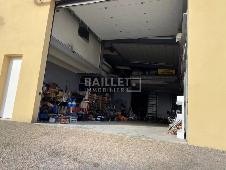 Industriel/Logistique dans Saint-Raphaël à vendre - Photo de l’immeuble – Image 1 sur 13