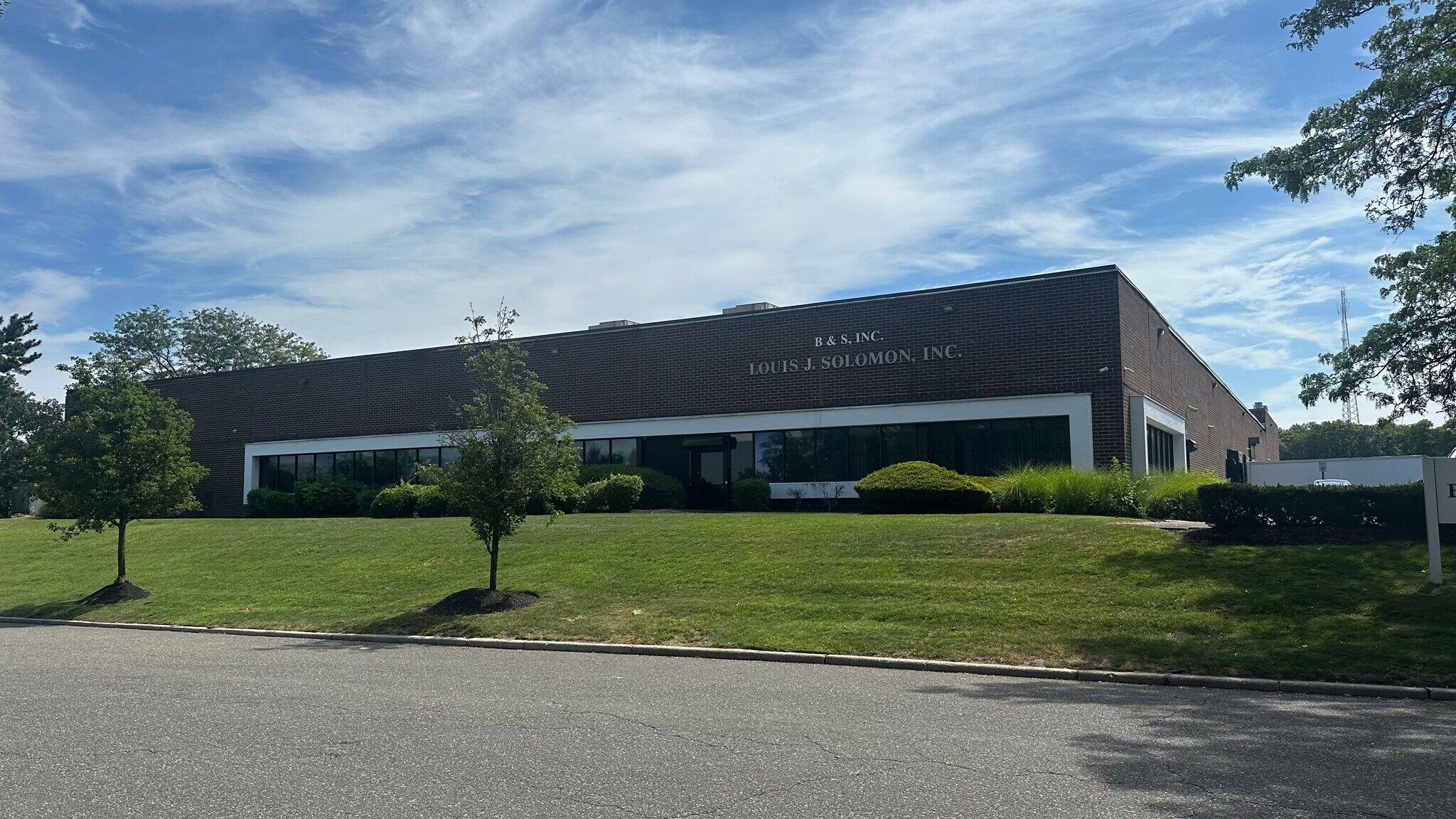 25 Ranick Rd, Hauppauge, NY à louer Photo de l’immeuble– Image 1 sur 6