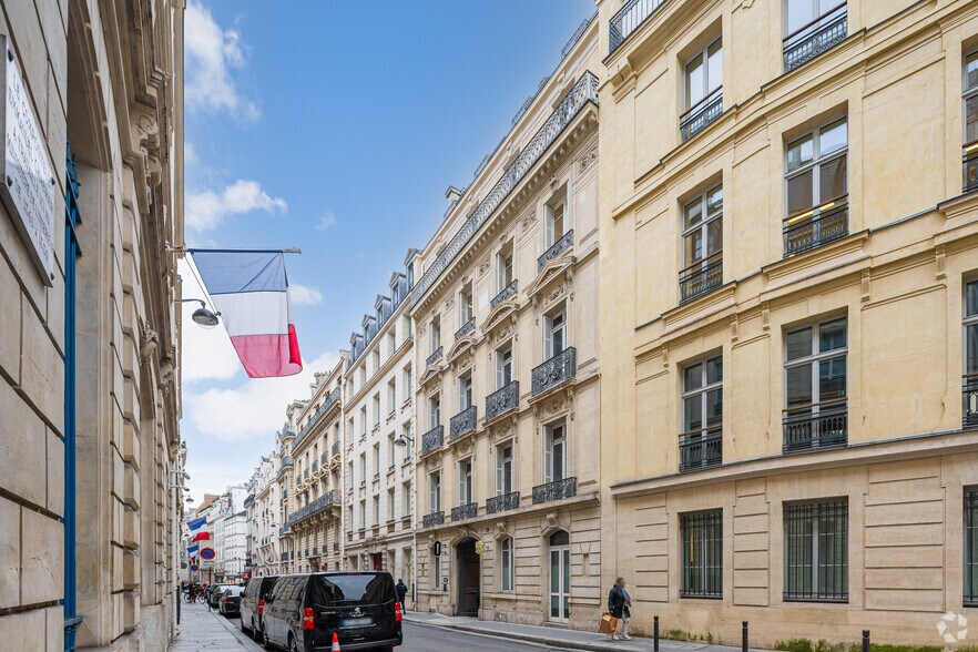 Rue Cambacérès, Paris à louer - Photo principale – Image 1 sur 3