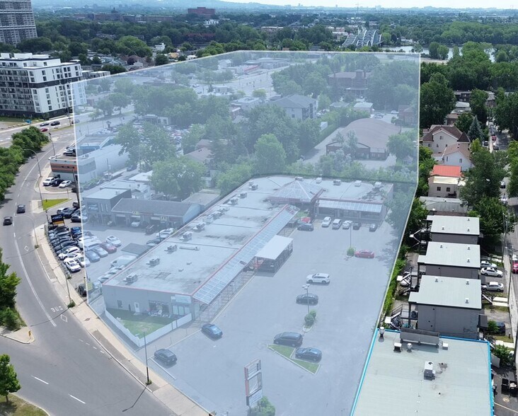 376-390 Boul Curé-Labelle, Laval, QC à vendre - Photo principale – Image 1 sur 3