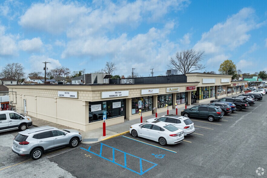 4222-4258 Hicksville Rd, Bethpage, NY à louer - Photo de l’immeuble – Image 1 sur 4