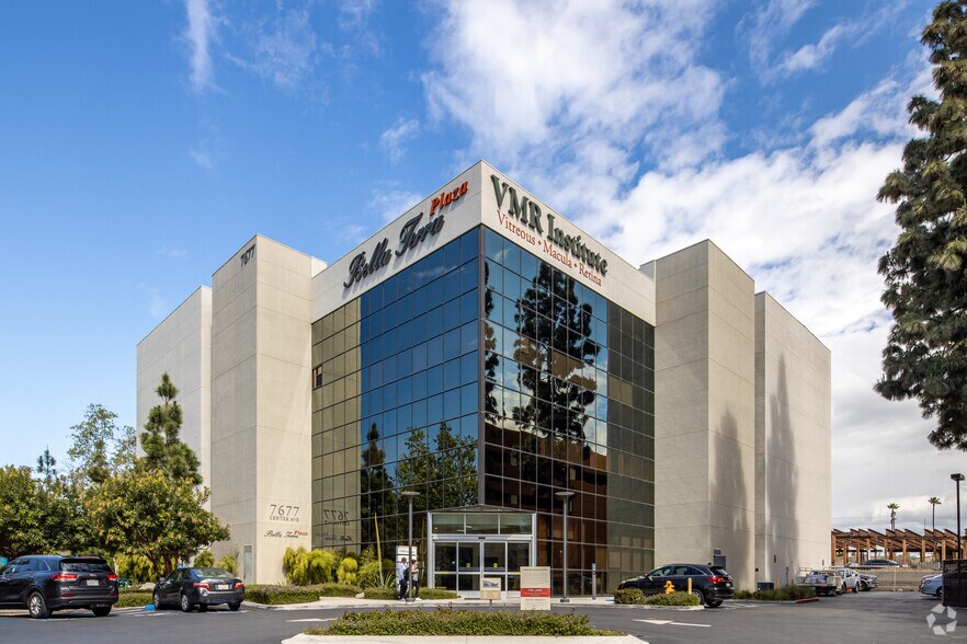 7677 Center Ave, Huntington Beach, CA à louer - Photo de l’immeuble – Image 3 sur 10