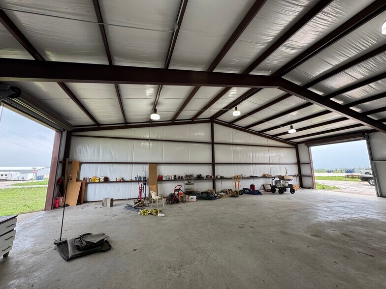 100 Lr Williams Ln, Jarrell, TX à louer - Photo de l’immeuble – Image 2 sur 4