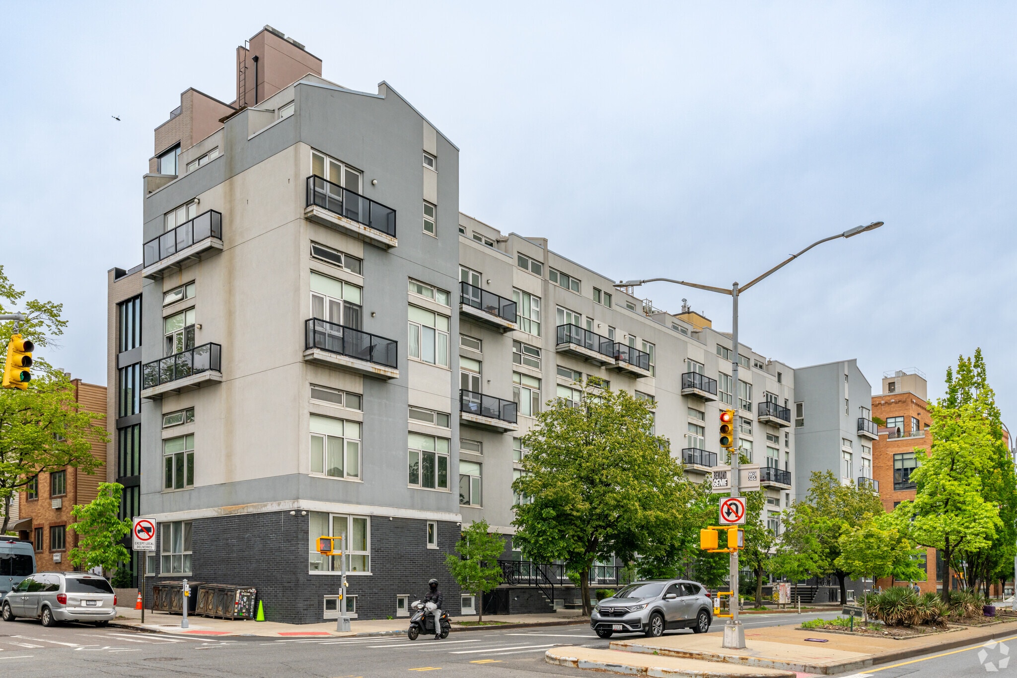 293 McGuinness Blvd, Brooklyn, NY à vendre Photo principale– Image 1 sur 7