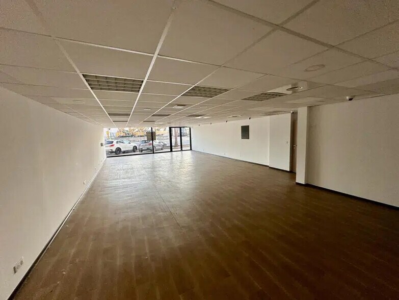 Bureau dans Puget-sur-Argens à louer - Photo de l’immeuble – Image 3 sur 28
