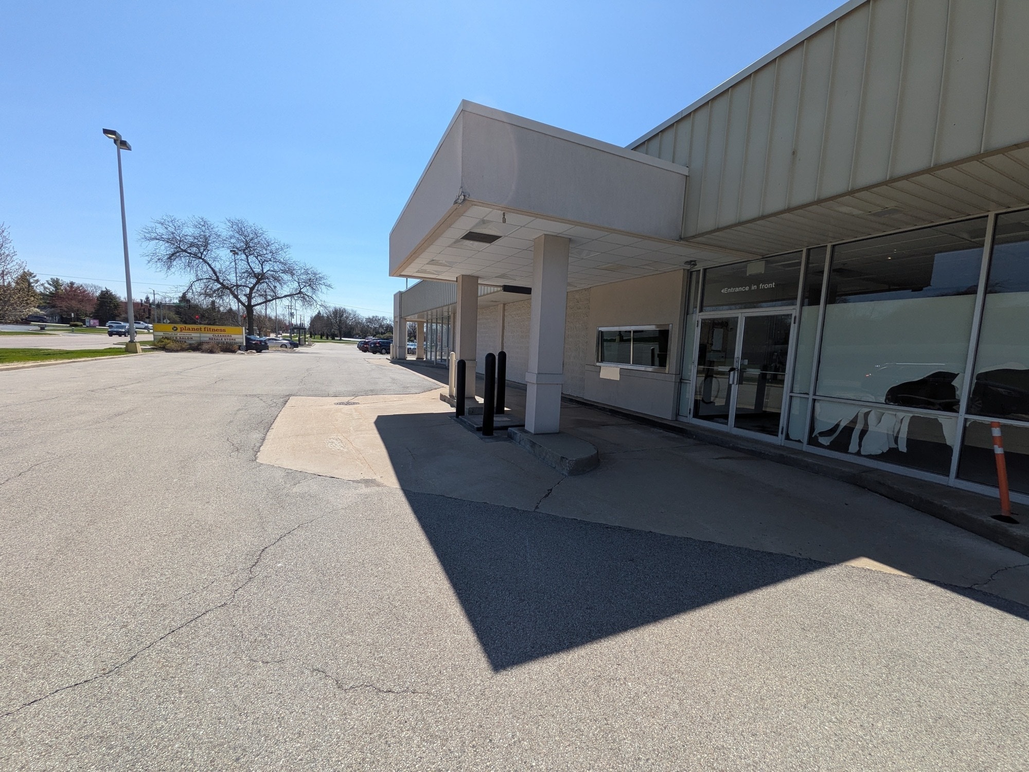875-901 E Geneva Rd, Carol Stream, IL à louer Photo de l’immeuble– Image 1 sur 4