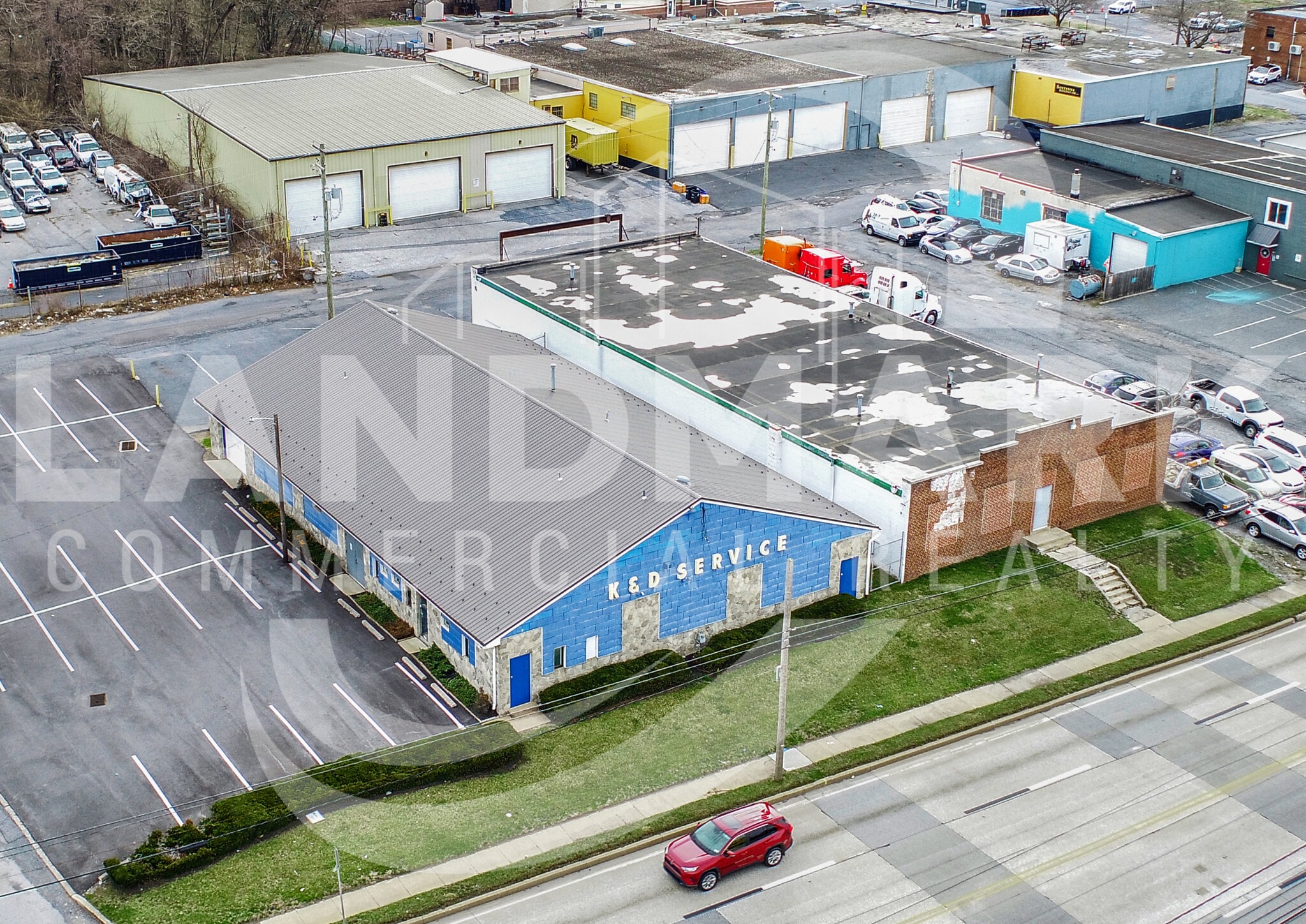 Commercial Flex Facilities portefeuille de 2 biens à vendre sur LoopNet.fr Photo principale– Image 1 sur 10