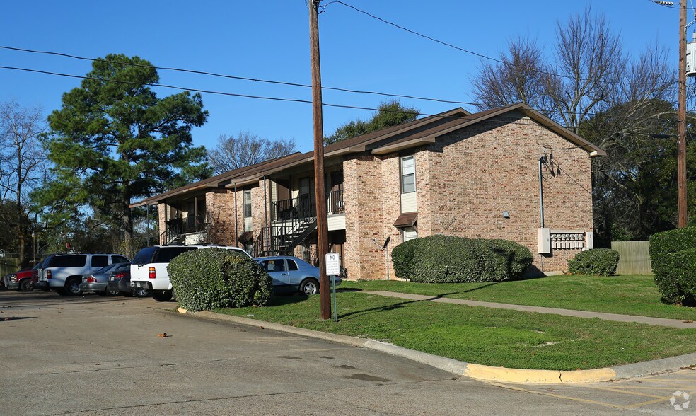 205 E Watson St, Willis, TX à vendre - Photo de l’immeuble – Image 3 sur 6