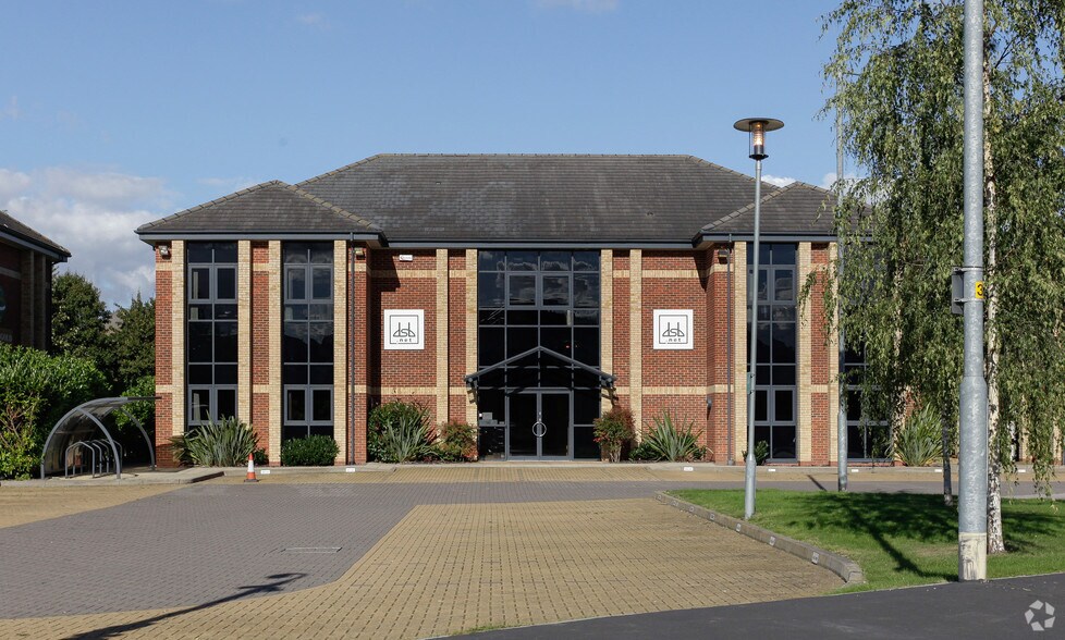 3 Queensbridge, Northampton à louer - Photo de l’immeuble – Image 2 sur 12
