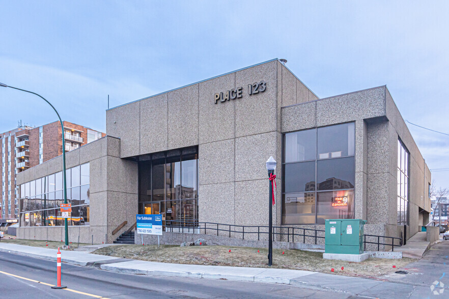 12315 Stony Plain Rd NW, Edmonton, AB à louer - Photo de l’immeuble – Image 2 sur 7