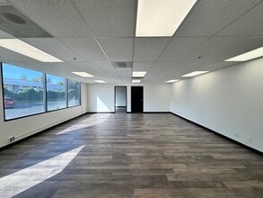 2355 Paragon Dr, San Jose, CA à louer Photo intérieure– Image 2 sur 4