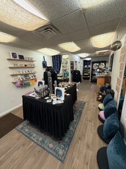 309 Vine St, Liverpool, NY à louer - Photo de l’immeuble – Image 2 sur 6
