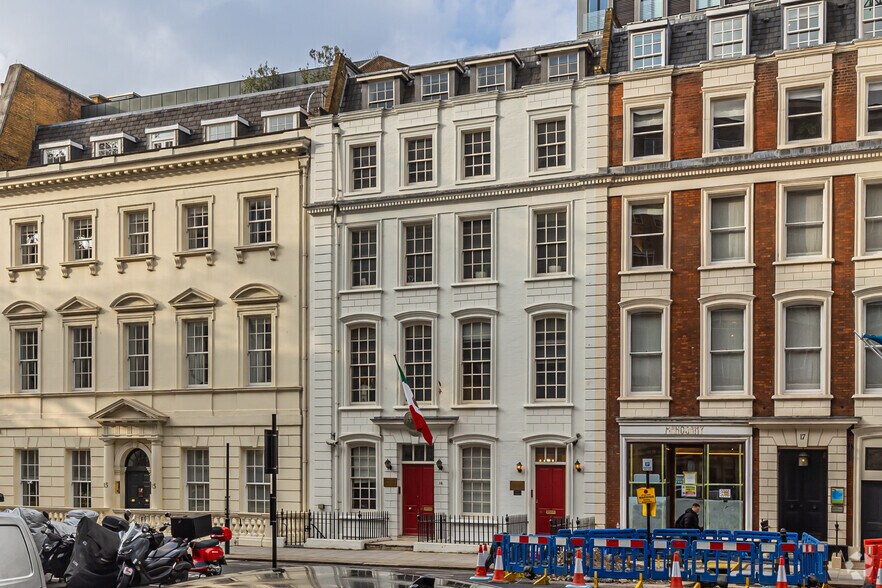16-16A St George St, Londres à louer - Photo de l’immeuble – Image 2 sur 14
