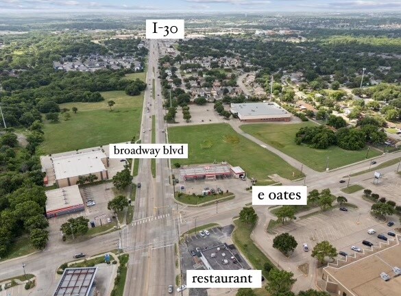 525 Oates Rd, Garland, TX à vendre - Photo de l’immeuble – Image 2 sur 17