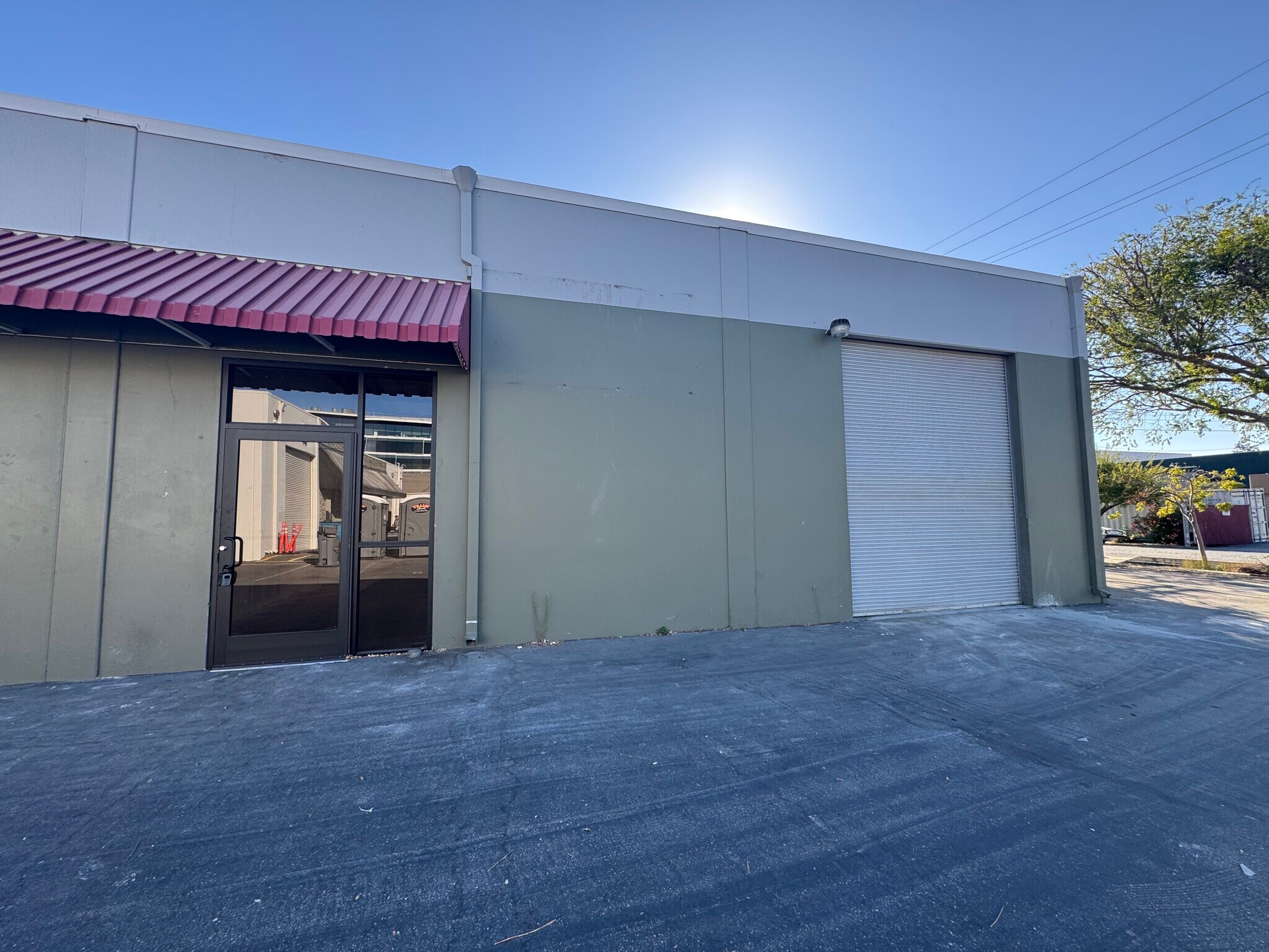 945 Bransten Rd, San Carlos, CA à louer Photo principale– Image 1 sur 14