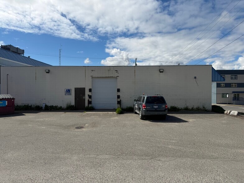 3210 Clinton St, Terrace, BC à vendre - Photo de l’immeuble – Image 3 sur 7