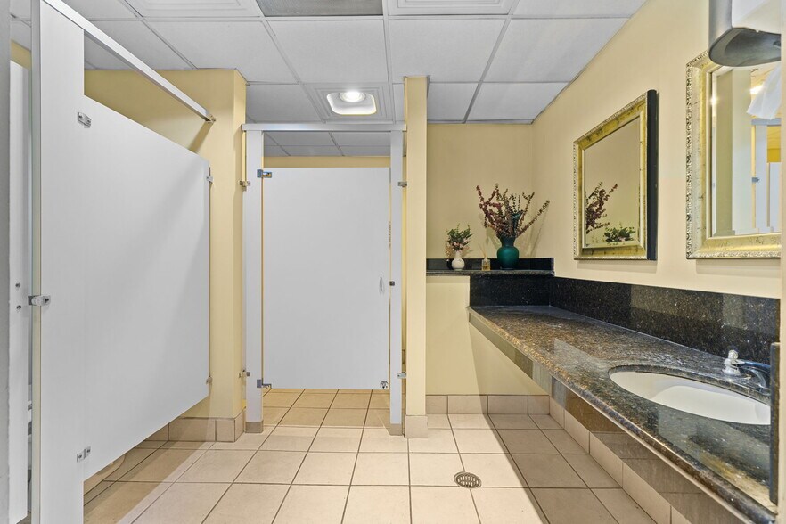 430 S Dixie Hwy, Miami, FL à louer - Photo de l’immeuble – Image 3 sur 52