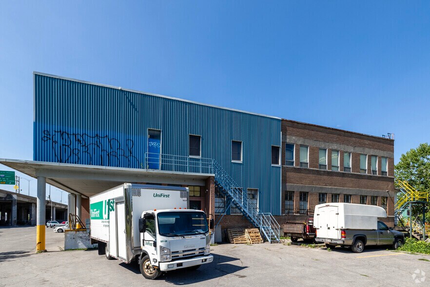 5595 Ch de la Côte-de-Liesse, Montréal, QC à louer - Photo de l’immeuble – Image 3 sur 4