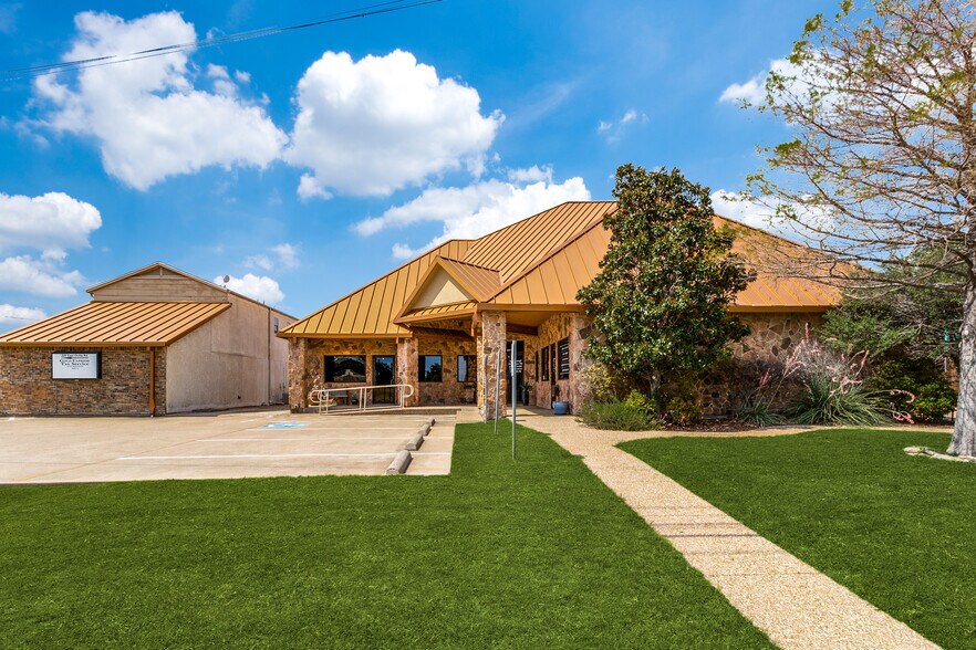 230 E Ovilla Rd, Red Oak, TX à louer - Photo principale – Image 1 sur 9