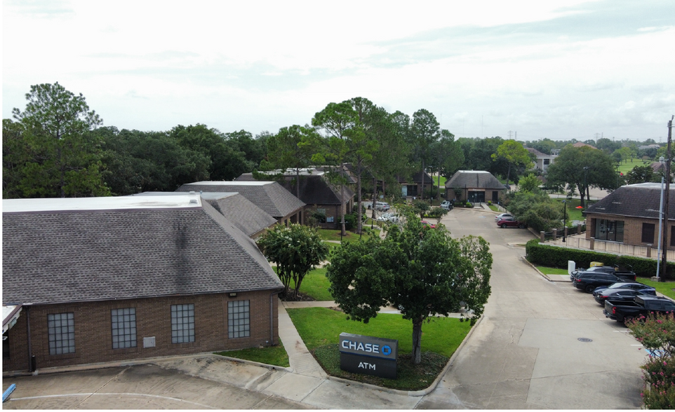 14021 Parkway Blvd, Sugar Land, TX à louer - Photo de l’immeuble – Image 3 sur 4