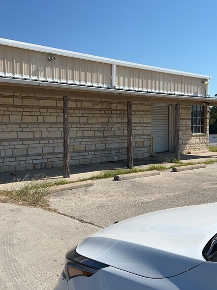 2237 E Hwy 190, Lampasas, TX à louer - Photo de l’immeuble – Image 3 sur 13