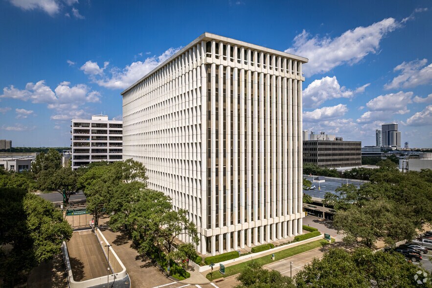 2 Greenway Plz, Houston, TX à louer - Photo de l’immeuble – Image 1 sur 6