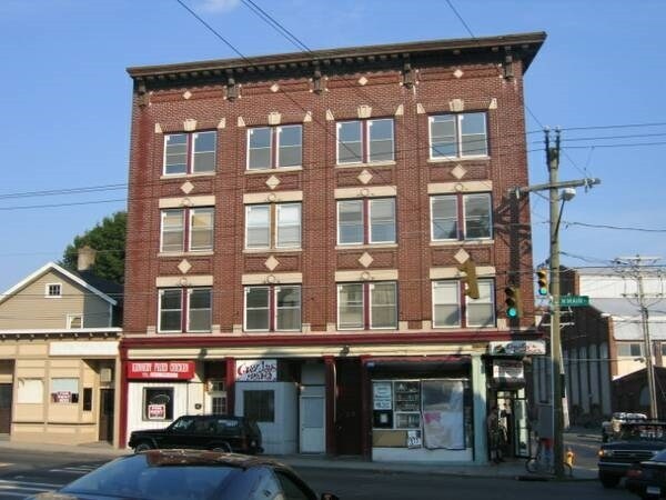 832 N Main St, Waterbury, CT à louer - Photo de l’immeuble – Image 3 sur 4