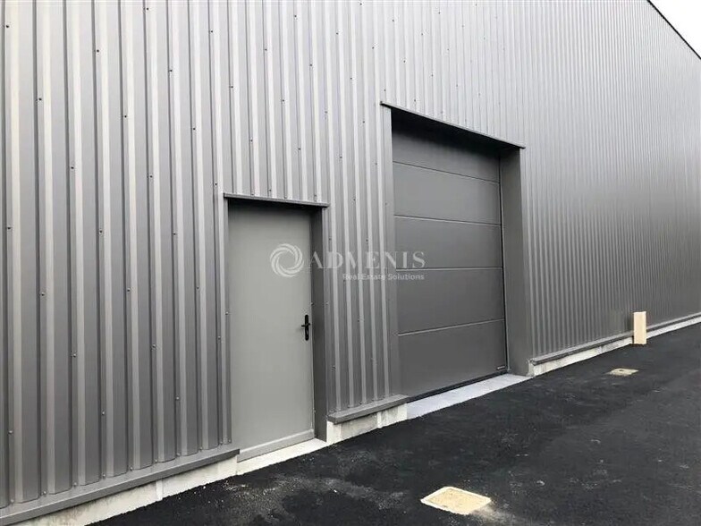 Local d'activités dans Chambray-lès-Tours à vendre - Photo de l’immeuble – Image 3 sur 10