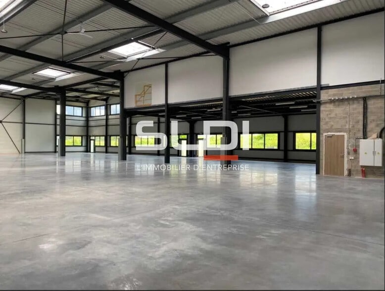 Local d'activités dans Vaulx-en-Velin à vendre - Photo de l’immeuble – Image 3 sur 4