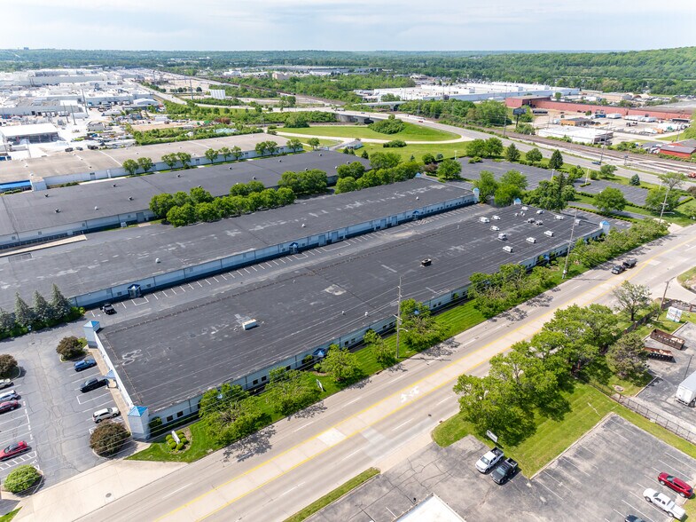 2410-2448 W Dorothy Ln, Dayton, OH à louer - Photo de l’immeuble – Image 3 sur 6