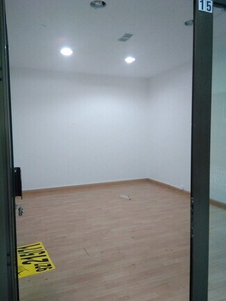 Plus de détails pour Local commercial à louer