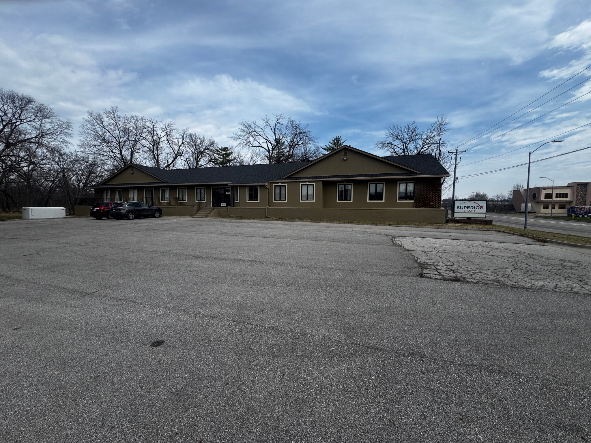 7445 University Blvd, Des Moines, IA à louer Photo principale– Image 1 sur 13