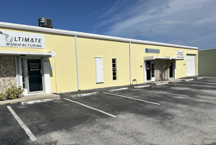 4836-4848 NE 11th Ave, Oakland Park, FL à louer - Photo de l’immeuble – Image 1 sur 22