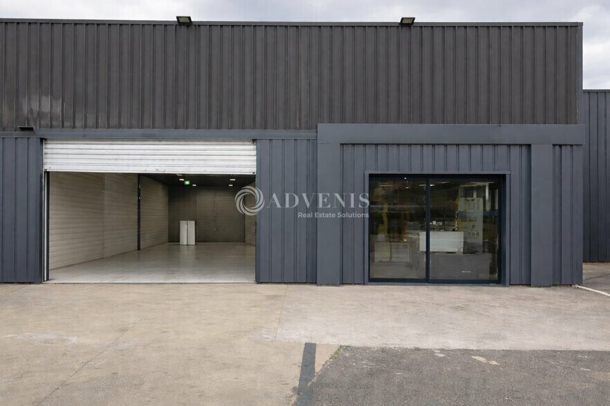 Industriel/Logistique dans à louer - Photo de l’immeuble – Image 1 sur 1