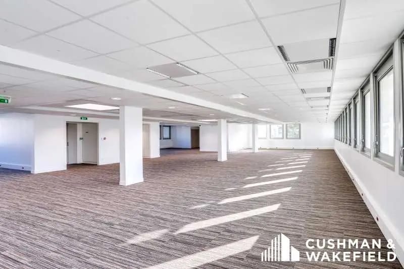 11 Avenue Morane Saulnier, Vélizy-Villacoublay à louer Photo intérieure– Image 1 sur 2