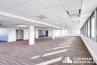 11 Avenue Morane Saulnier, Vélizy-Villacoublay à louer Photo intérieure– Image 1 sur 2