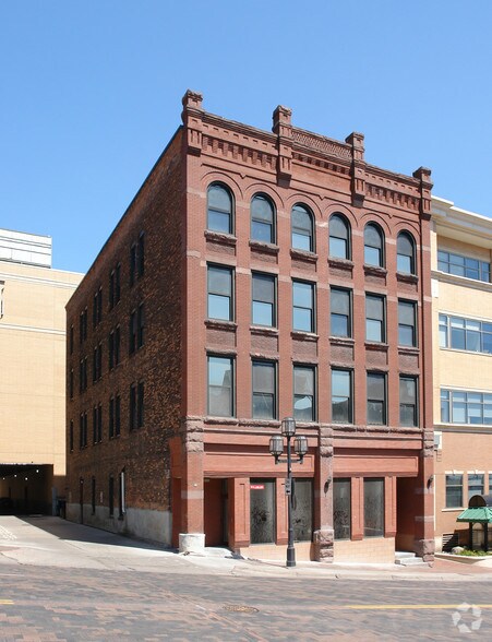 12 N Lake Ave, Duluth, MN à vendre - Photo principale – Image 1 sur 22